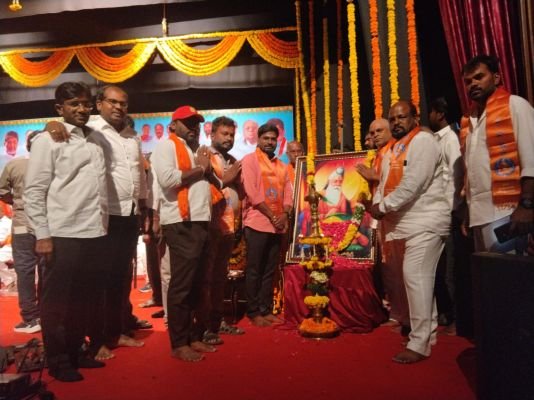 మ‌హ‌ర్షి వాల్మీకి జ‌యంతిన ఘ‌న నివాళి