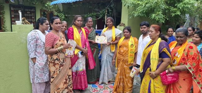 కూటమితోనే నగరాభివృద్ధి సాధ్యం... -అరుణోదయ నగర్ ప్రచారంలో అన్నా మల్లీశ్వరి 