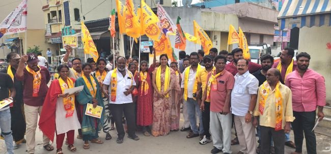 టిడిపిని గెలిపించి అభివృద్ధికి సహకరించండి -57వ డివిజన్ ప్రచారంలో గాలి కావ్య విజ్ఞప్తి 