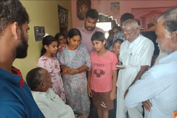 రమేష్ కుటుంబానికి శంబంగి పరామర్శ
