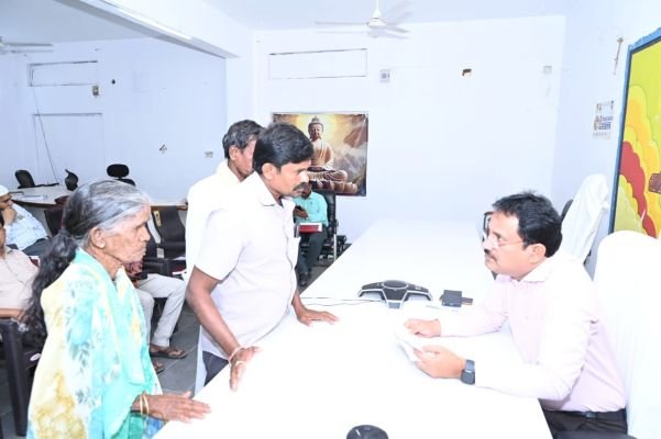 ఓటర్ల జాబితాలో తప్పులను సరిదిద్దేందుకు చర్యలు తీసుకోవాలి -- రాజకీయ పార్టీల ప్రతినిధులు ఎన్నికల ప్రక్రియలో సహకరించాలి -- నారాయణపేట జిల్లా అడిషనల్ కలెక్టర్ శ్రీను --  ప్రజావాణికి 11 ఫిర్యాదులు