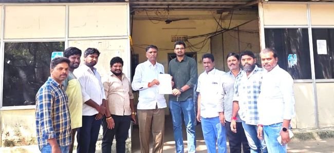  సిద్ధిక్ నగర్‌లో పెండింగ్‌ రోడ్డు ప్యాచ్‌ వర్క్‌ పూర్తి చేయాలి… జలమండలి అధికారికి  ఆంజనేయులు సాగర్‌ వినతి
