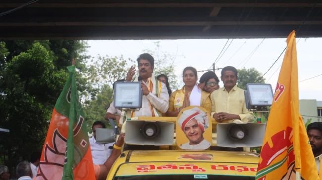 గుడిపాటి సౌజన్యకు మద్దతుగా బొండా ఉమా ప్రచారం