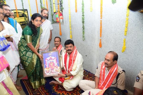 జిల్లా పోలీసుశాఖ ఆధ్వర్యంలో శ్రీ పైడితల్లమ్మకు సారె సమర్పణ..