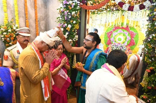   శ్రీ పైడితల్లి అమ్మవారిని దర్శించుకున్న గోవా గవర్నర్ పూసపాటి అశోక్ గజపతిరాజు....