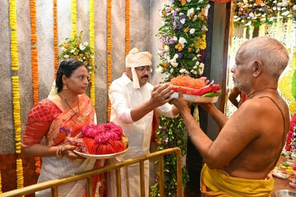 శ్రీ పైడితల్లి అమ్మవారిని దర్శించుకున్న జిల్లా కలెక్టర్ ఎస్. రాంసుందర్ రెడ్డి..