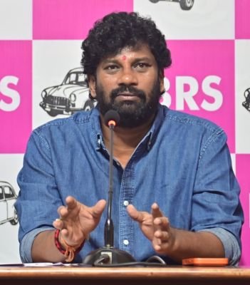 రైతుల సమస్యలపై దృష్టి మళ్లించేందుకే తుమ్మిడిహట్టి ప్రకటనలు : బాల్క సుమన్                                                         తుమ్మిడిహట్టి డీపీఆర్‌ బయటపెట్టాలి