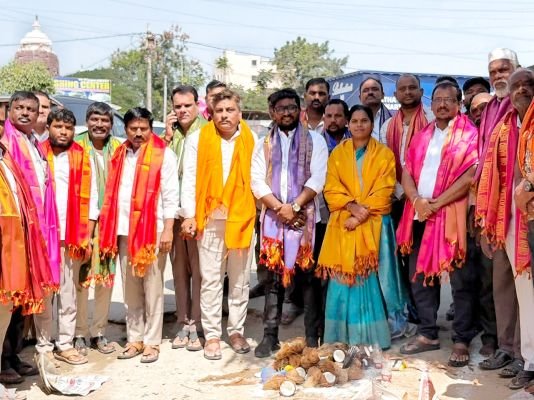 ఇస్నాపూర్‌లో సీసీ రోడ్డు పనులకు శంకుస్థాపన