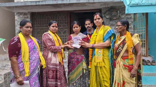 9వ వార్డు కౌన్సిలర్ అభ్యర్థికి మద్దతుగా ఎమ్మెల్యే సతీమణి అనూష విస్తృత ప్రచారం