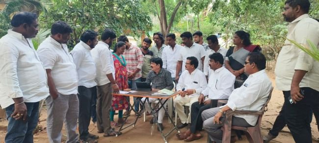 అర్హులైన ప్రతి ఒక్కరూ ఓటు నమోదు చేసుకోవాలి. ఎమ్మెల్యే వెంకట్రావు.