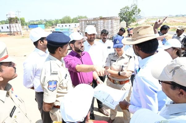 హకీంపేటలో రైతు మేళాకు సన్నాహాలు.. స్థలాలను పరిశీలించిన కలెక్టర్ దీపక్ తివారి, ఎస్పీ స్నేహ మెహ్రా 