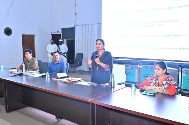నవంబర్ 1న పోలింగ్ జరిగే ప్రాంతాల్లో స్థానిక సెలవు ప్రకటింపు*  *జిల్లా ఎన్నికల అధికారి/జిల్లా కలెక్టర్ డా.ఏ.సిరి*