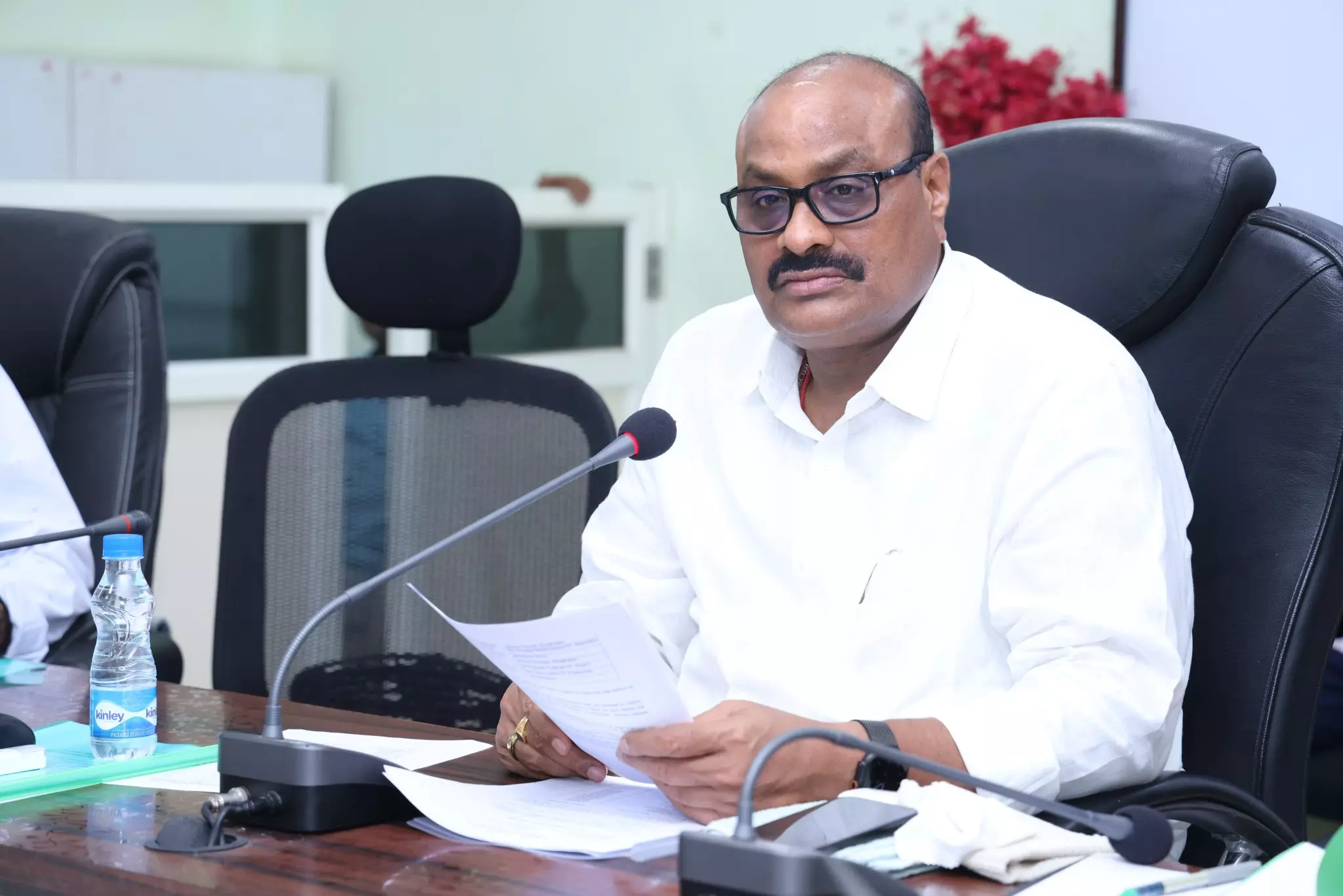 ప్రాణ నష్టం  జరుగకుండా  చూడండి 