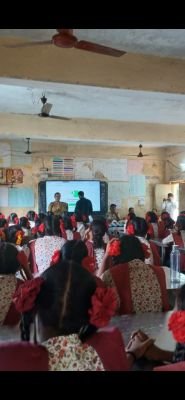 విద్యార్థినులకు న్యాయ* చట్టాలపై అవగాహన సదస్సు