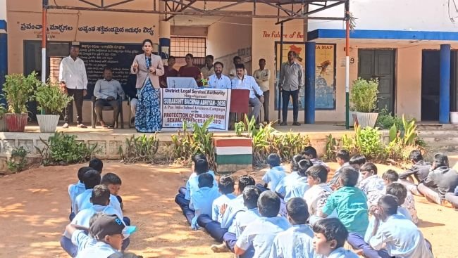విద్యార్థుల హక్కులపై అవగాహన కల్పించాలి -ప్రిన్సిపల్ జూనియర్ సివిల్ జడ్జ్ శృతి