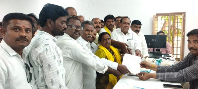 మోద-3 ఎంపీటీసీ స్థానానికి టీడీపీ అభ్యర్థిగా కే. శాంతమ్మ రిటర్నింగ్ అధికారికి బీ-ఫామ్ సమర్పణ...