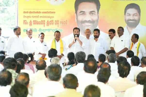 ఎంపీటీసీ అభ్యర్థులకు బీ-ఫారాలు అందజేసిన ఎమ్మెల్యే కోటంరెడ్డి శ్రీధర్ రెడ్డి