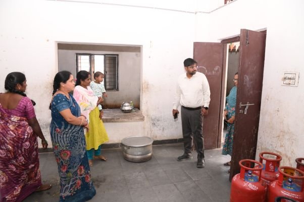 విద్యార్థినులకు నాణ్యమైన విద్య, పౌష్టికాహారం అందించాలి - జిల్లా కలెక్టర్ కుమార్ దీపక్