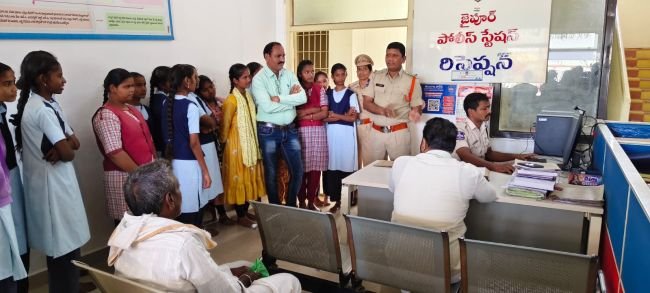 పోలీసు అమరవీరుల సంస్మరణ వారోత్సవాల్లో అవగాహన కార్యక్రమం