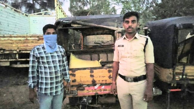 మూడు క్వింటాళ్ల పీడీఎస్ బియ్యం పట్టివేత