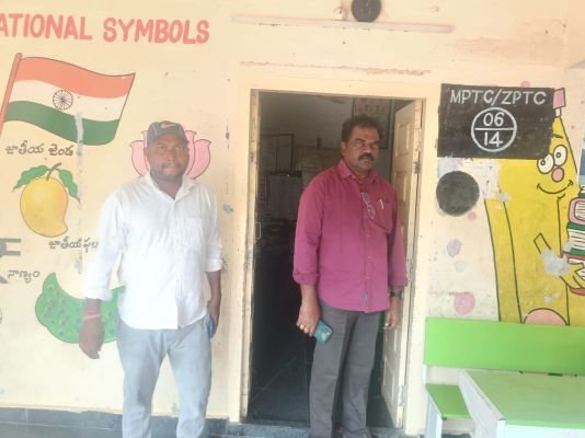 చిన్నగంజాం మండలంలో పోలీంగ్‌ బూత్‌లు పరిశీలన