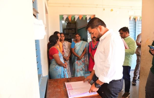కేజీబీవీ పాఠశాలను ఆకస్మికంగా తనిఖీ చేసిన జిల్లా కలెక్టర్ హేమంత కేశవ్ పాటిల్