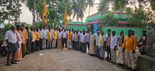 అంకుపల్లిలో కూటమి అభ్యర్థుల జోరు.. ఇంటింటా ప్రచారం.