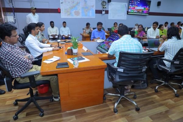 ఆర్నబ్ తుఫాన్  ఎదుర్కొనడానికి జిల్లా యంత్రాంగం సిద్ధంగా ఉంది : బాపట్ల జిల్లా కలెక్టర్ డాక్టర్ వినోద్ కుమార్,వి