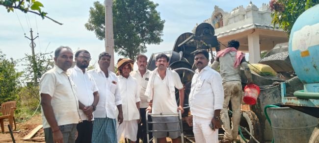 శివాలయం వద్ద సీసీ నిర్మాణం పనులు