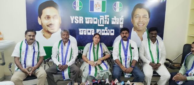 అందరూ ఆదరించి విజయం చేకూరిస్తే ప్రజా సమస్యల పరిష్కారానికి ప్రత్యేకంగా కృషి చేస్తా - వైసీపీ అభ్యర్థి అల్లారెడ్డి ఇందుమతి 