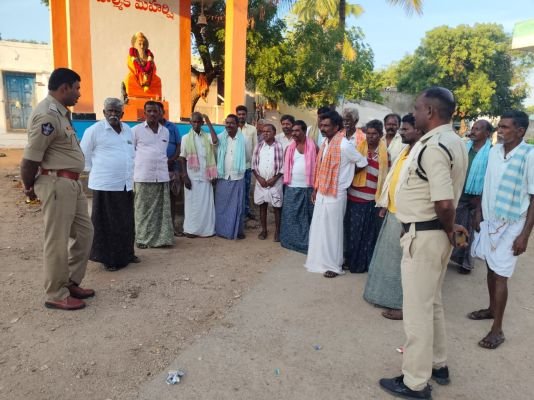 ఎన్నికలు ప్రశాంతంగా జరిగేలా సహకరించాలి. రూరల్ సీఐ గంగాధర్.