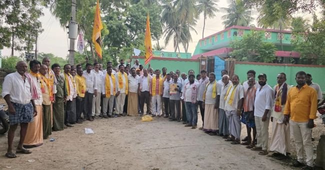 అంకుపల్లి గ్రామస్థులతో మమేకమైన టీడీపీ అభ్యర్థులు..