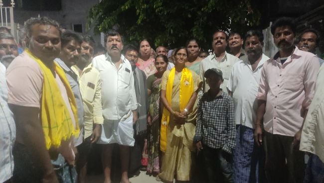 వేమవరంలో టీడీపీ అభ్యర్థి మదల ఝాన్సీ లక్ష్మీ భాయ్ ఇంటింటి ప్రచారం