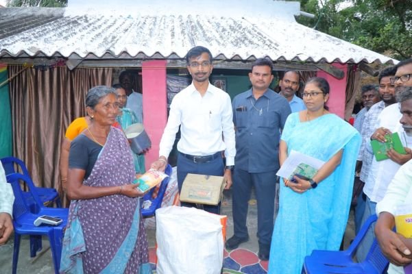  పోటుమెరక గ్రామంలోని మండల పరిషత్ ప్రాథమిక ఉన్నత పాఠశాలలో ఏర్పాటుచేసిన 2 పోలింగ్ స్టేషన్లను జిల్లా కలెక్టర్ డాక్టర్ వినోద్ కుమార్ 
