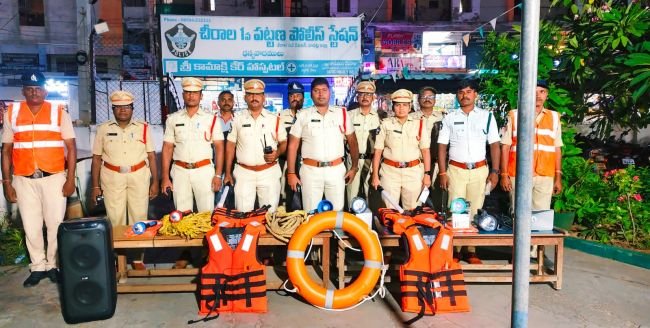 అర్నాబ్ తుఫాను నేపథ్యంలో అప్రమత్తంగా ఉన్న బాపట్ల జిల్లా పోలీస్ యంత్రాంగం