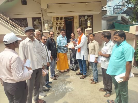 34వ డివిజన్‌లో స్వతంత్ర అభ్యర్థిగా సీఆర్‌ విశ్వేశ్వరరెడ్డి..   టార్చ్‌లైట్ గుర్తుకు ఓటేసి గెలిపించండి.. ప్రజాసేవకు ఒక్క అవకాశం ఇవ్వండి!..   సాయి నగర్, అశోక్ నగర్, జీసస్ నగర్, విద్యుత్ నగర్ ప్రజలకు అభ్యర్థి విజ్ఞప్తి..
