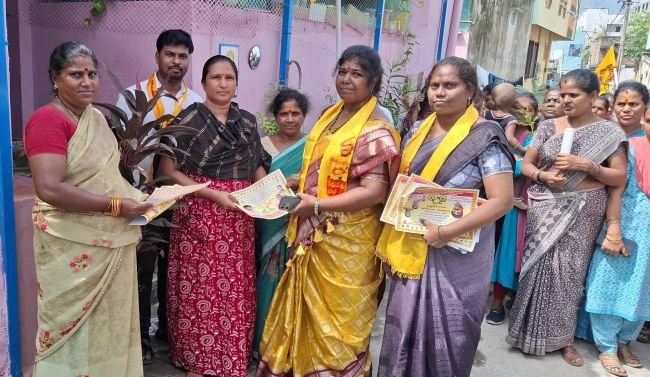 మహిళల రక్షణకే మొదటి ప్రాధాన్యత  -రాజీవ్ గాంధీ కాలనీ ప్రచారంలో అన్నా మల్లీశ్వరి 