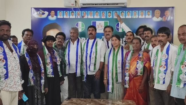 20వ వార్డులో పలువురు టిడిపి కార్యకర్తలు వైసీపీలో చేరిక 