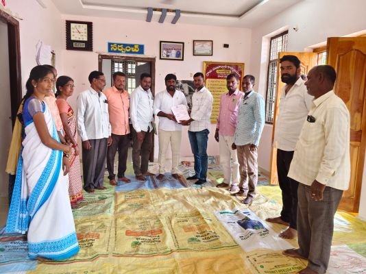 గుండారెడ్డిపల్లిలో ఎల్‌ నినో ప్రభావంపై గ్రామ సభ నిర్వహించిన సర్పంచ్ పిల్లి బాబు