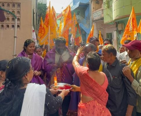 మీ బిడ్డలుగా ఆశీర్వదించండి... -57వ డివిజన్ లో గాలి కావ్య, ఎం రాజేష్ ప్రచారం 