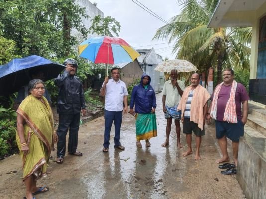నదీ తీరప్రాంత గ్రామాల్లో అధికారుల పర్యటన..