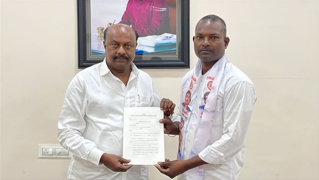 ప్రజాసేవే ధ్యేయం.. పినగాడి ఎంపీటీసీ రేసులో చెరువు సంఘం అధ్యక్షుడు సదరం భీమేశ్వరరావు ధర్మపత్ని సదరం జగతి