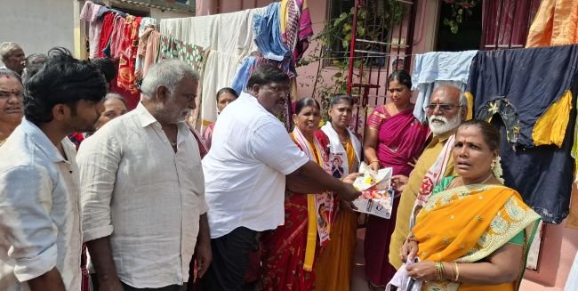 మా తల్లిని ఆదరించండి... -క్రాంతి నగర్ ప్రచారంలో యువరాజు రెడ్డి ప్రచారం 
