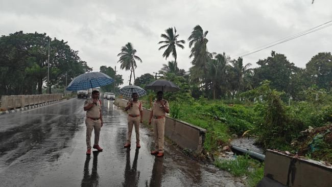 అర్ణబ్ తుఫాన్ ఎఫెక్ట్.