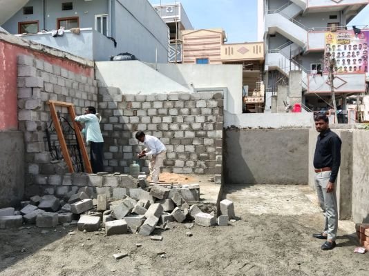 ప్రభుత్వ భూముల్లో అక్రమ నిర్మాణాలు చేపడితే కఠిన చర్యలు తప్పవు.. దేవరయాంజాల్‌లో అక్రమ నిర్మాణాల తొలగింపు