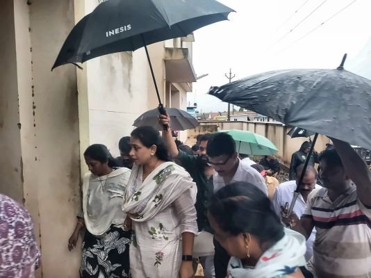 తుపాన్ వేళ బాధితులకు అండగా హోం మంత్రి అనిత!.