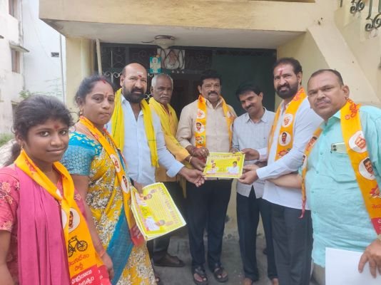 19 వ డివిజన్ కార్పొరేటర్ గా ఆనంద్ బాబు యాదవ్ ను గెలిపించుకుందాం..  తిరుపతి కోపరేటివ్ బ్యాంక్ మాజీ డైరెక్టర్ భువన్ కుమార్ రెడ్డి