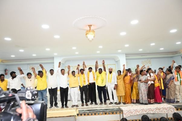 కూటమిలో యాదవులకు పెద్దపీట  -యాదవులను రబ్బర్ స్టాంప్ లా వాడుకున్న వైసీపీ -నేను యాదవులతో కలిసి పెరిగాను-నాపై అసత్య ప్రచారం దారుణం -14 మంది యాదవులకు కార్పొరేటర్ టికెట్లు ఇచ్చిన ఘనత టిడిపిది -కూటమి అభ్యర్థులను గెలిపించండి: మేయర్ అభ్యర్థి జేబీ శ్రీనివాస్