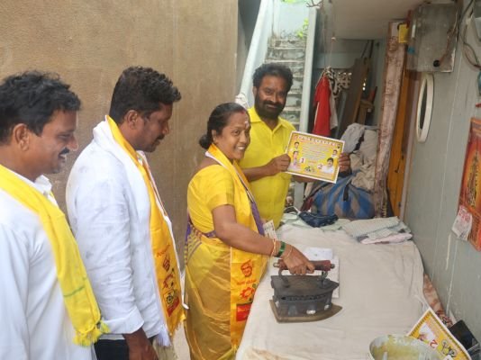 16వ డివిజన్ కార్పొరేటర్‌గా నాగభూషణంను గెలిపించండి: