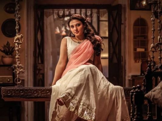 పవర్‌పేట సినిమాలో పడమటవీధి జానకిగా రితికా నాయక్.. పుట్టినరోజు సందర్భంగా అదిరిపోయే లుక్ విడుదల